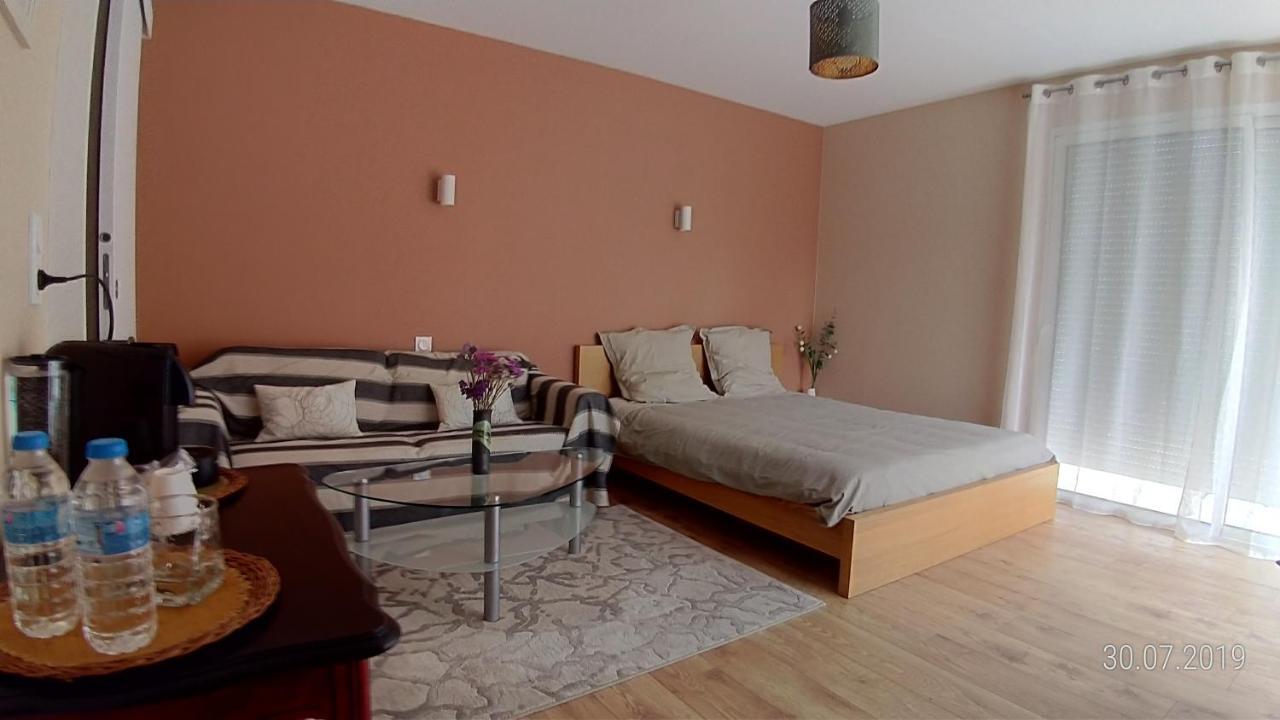 Bed and Breakfast Les 3 Provinces Couffy Экстерьер фото