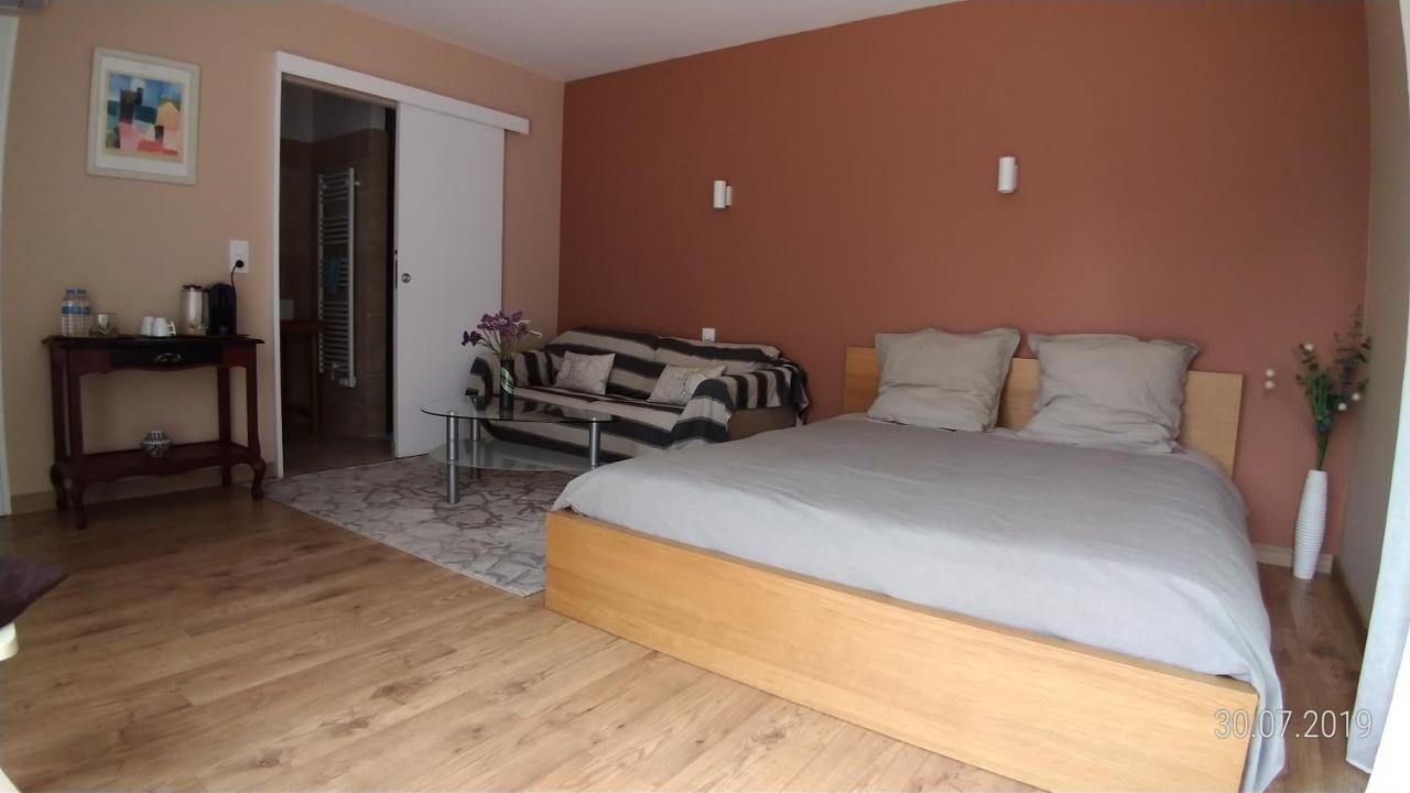 Bed and Breakfast Les 3 Provinces Couffy Экстерьер фото